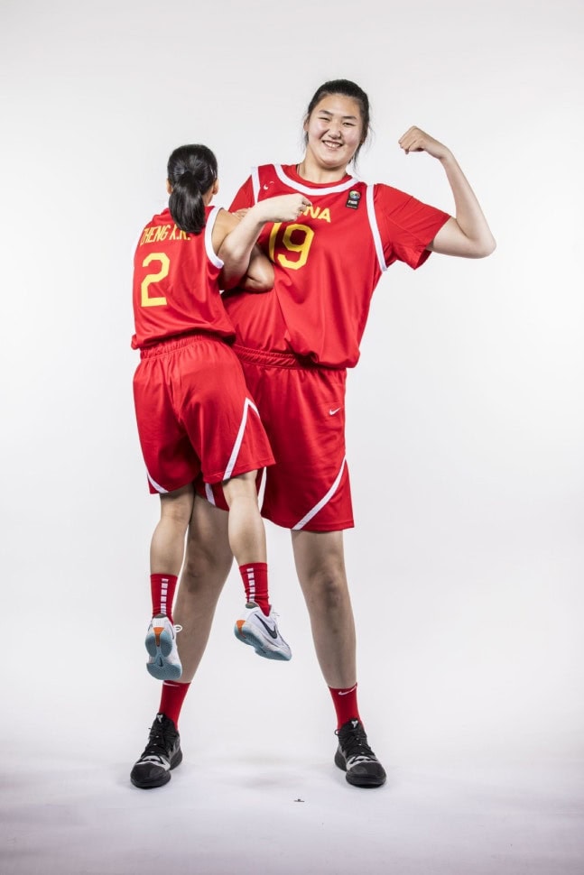 223cm 장쯔위도 막지 못했다! 한국 여자농구, 중국 꺾고 결승행